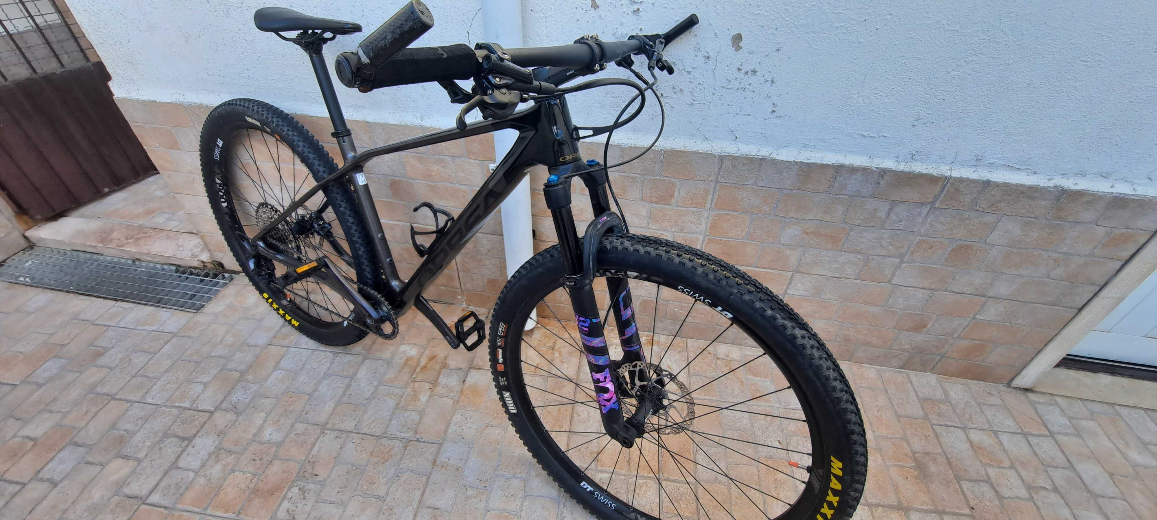 Vendo Bicicleta BTT Orbea Alma M25 ano 2021 Roda 29 Carbono