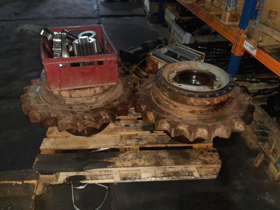 Zwolnica jazdy Hyundai 450LC. Final drive. Napęd Hyundai