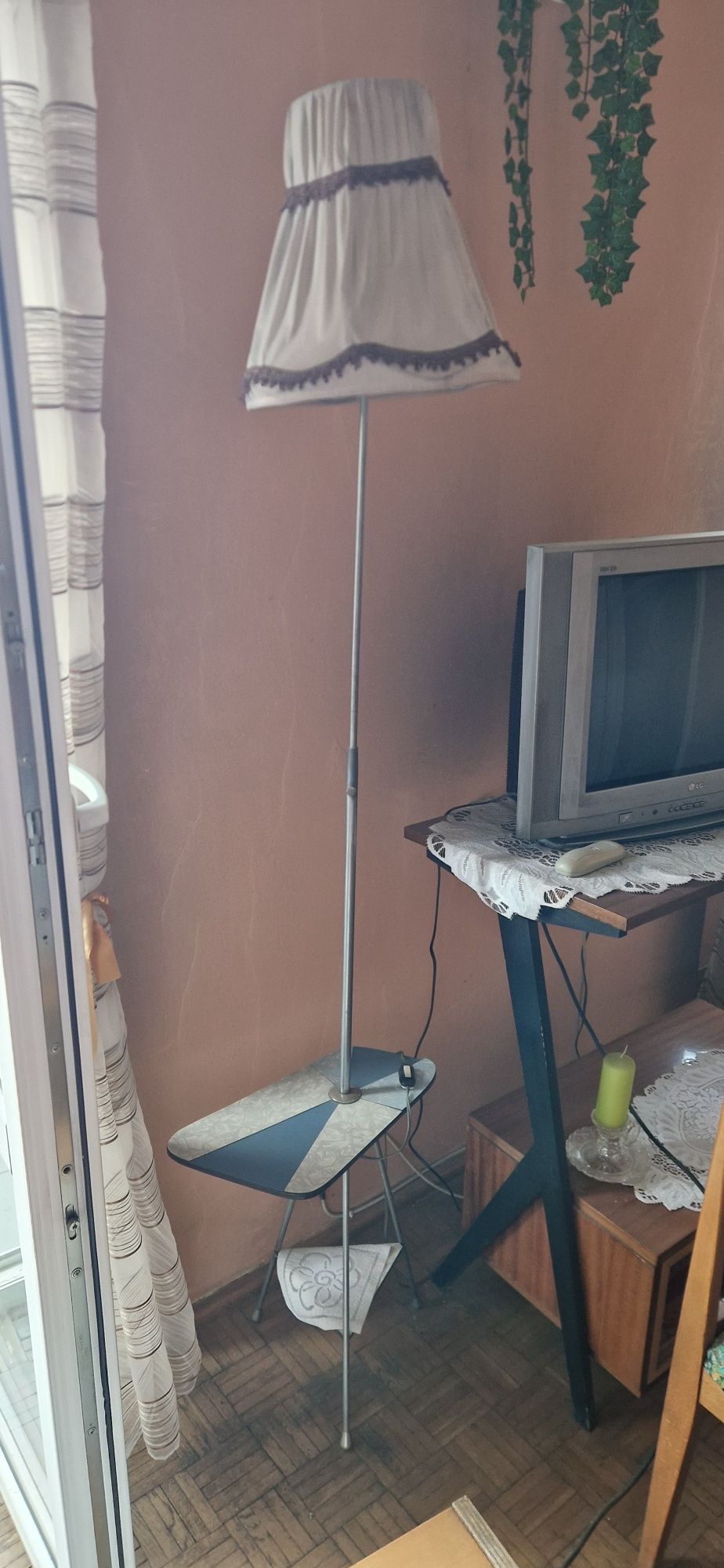 Lampa ze stolikiem PRL