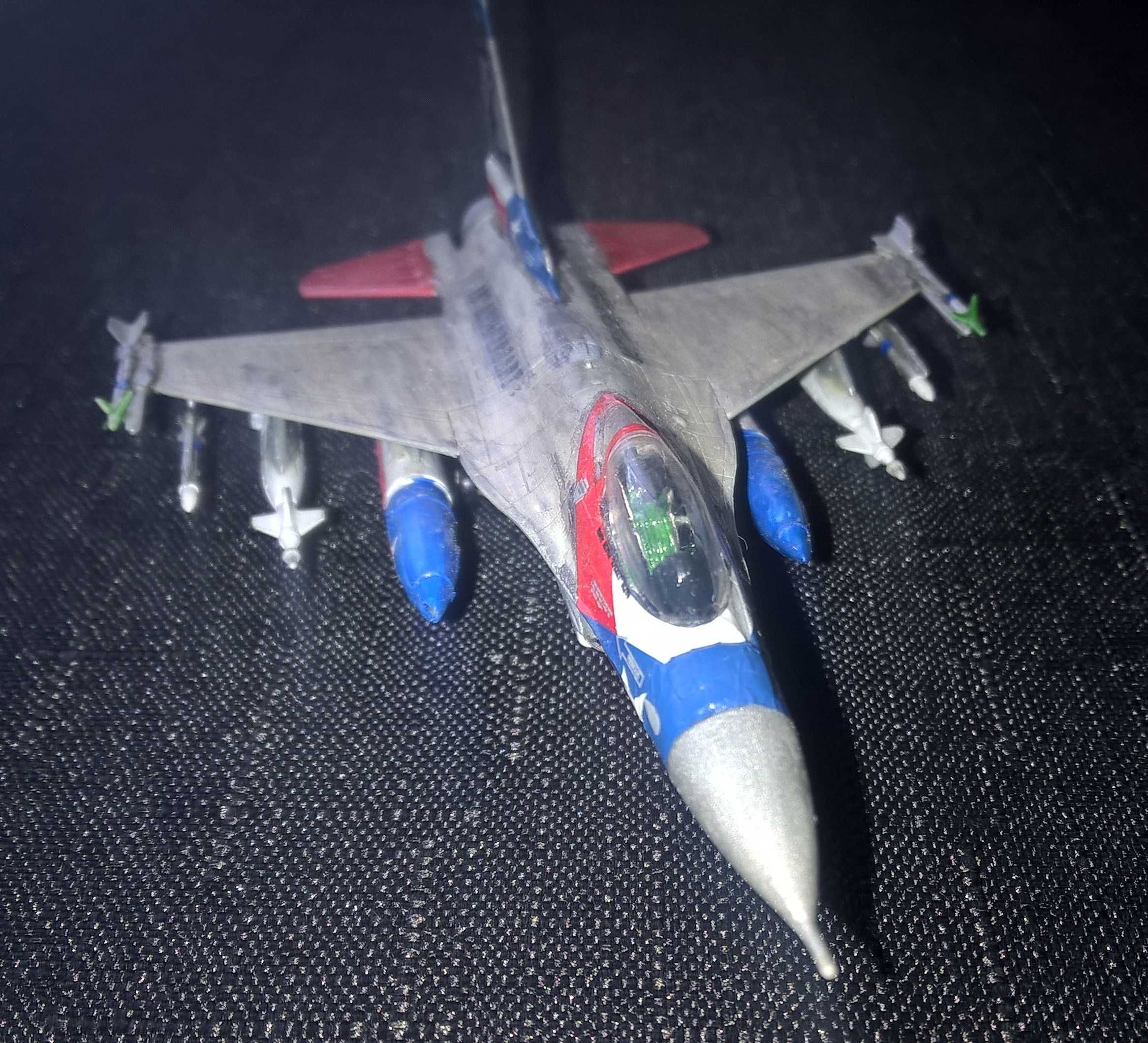 Model samolotu F-16C