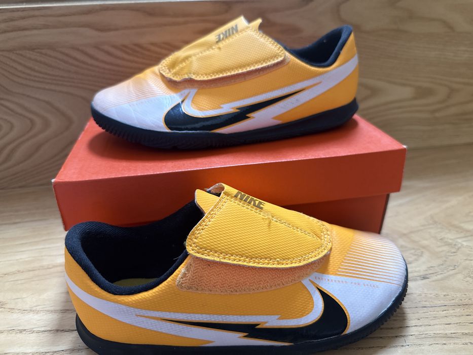 Buty halówki na rzepy NIKE rozmiar 31,5