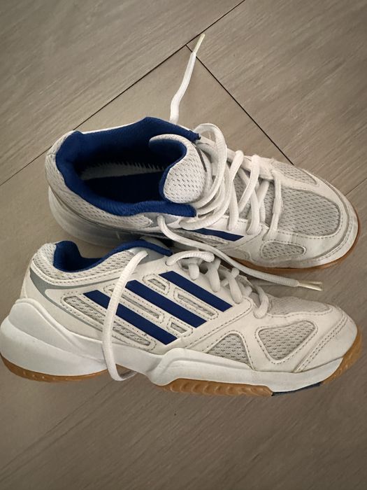 Кросівки Адідас.