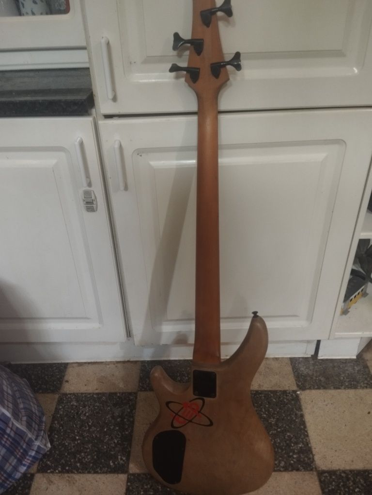 Baixo Ibanez c/ número de serie