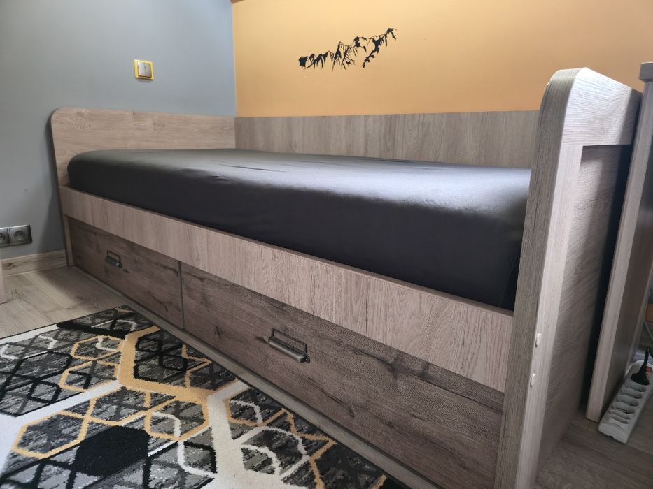 Łóżko młodzieżowe z materacem