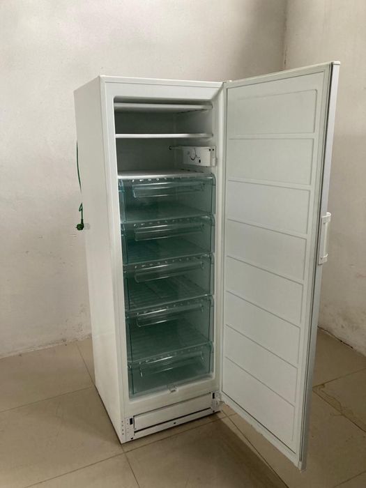 Zamrażarka pionowa szufladowa Electrolux 175 cm