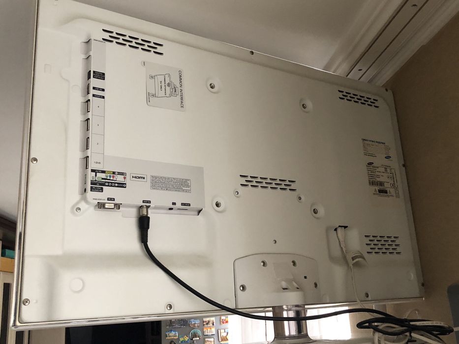 Продам LED-телевізор Samsung UE32D4010NW