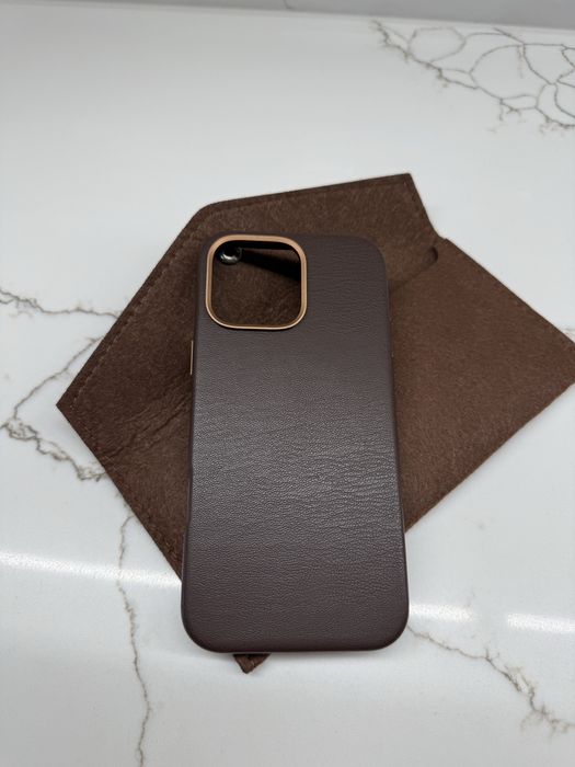 Продам шкіряний чохол для iphone 16 pro max desert titanium magic safe