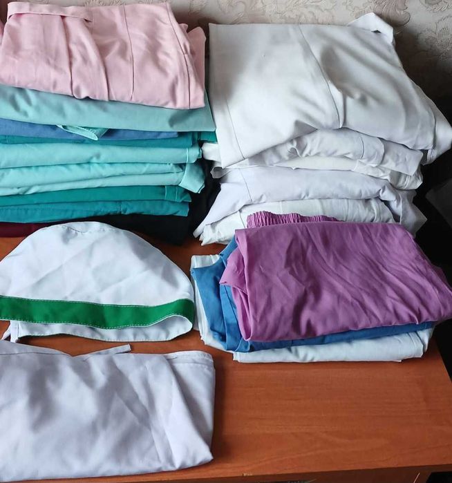 Медичні халати і костюми