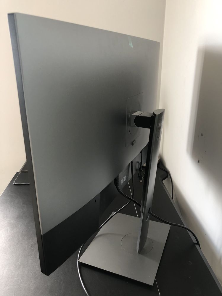 Monitor Dell U3219q uszkodzona matryca FV