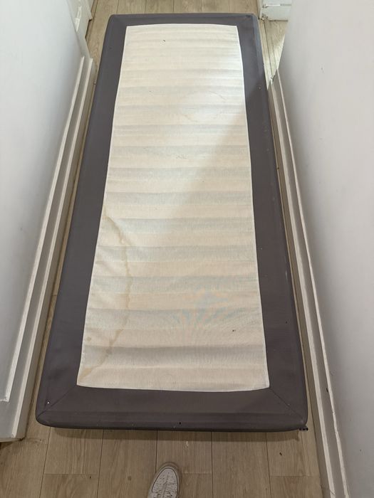 Vendo cama de solteiro com estrado