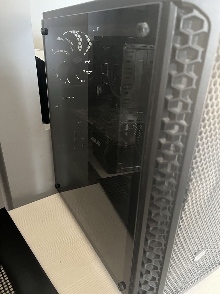 Komputer z monitorem lg