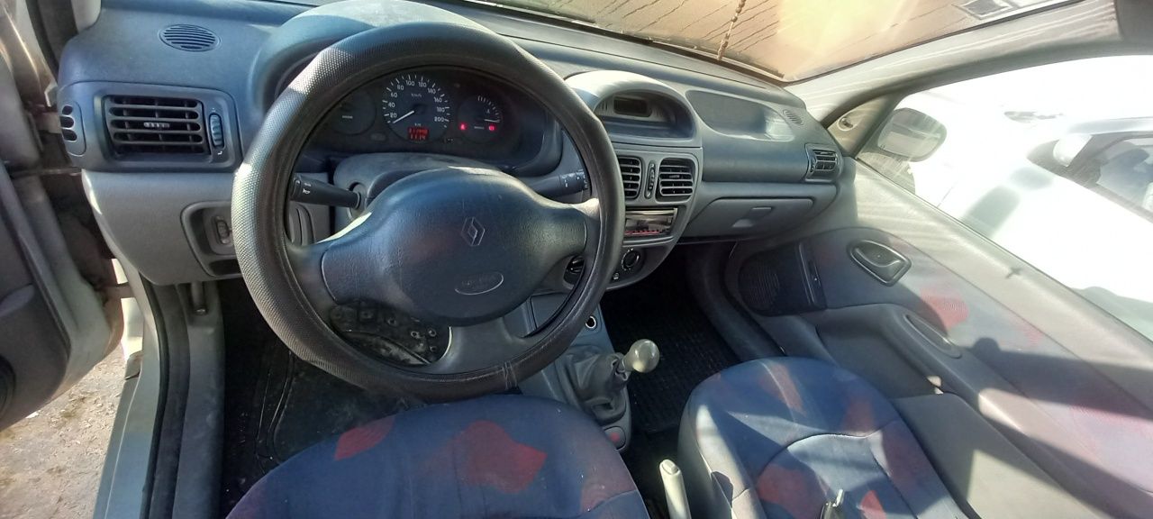 Renault Clio 1.9D comercial