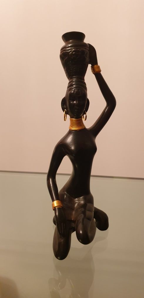 Estatueta africana em marfinite