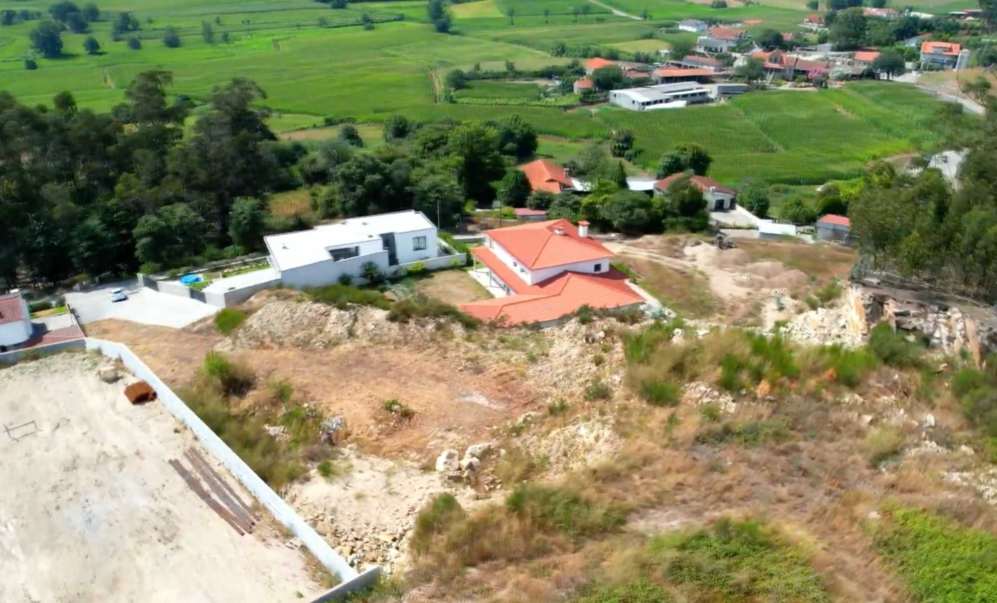 Terreno com Projeto Aprovado para Moradia T3 em Barcelos