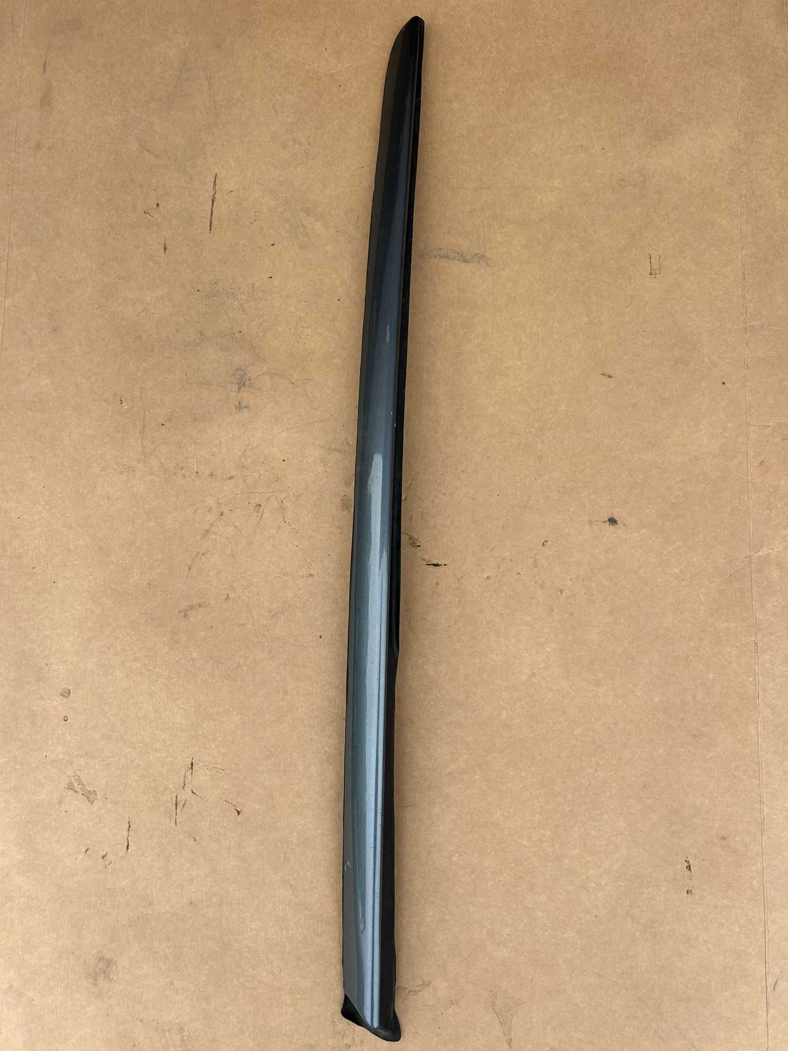 Listwa szyby czołowej prawa Citroen C5 III X7 KTHB EZRC