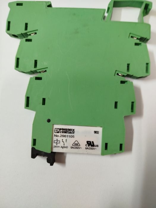 Base com relé Phoenix contact