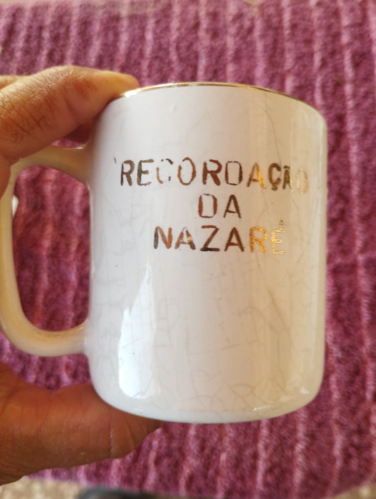 Vende se várias canecas