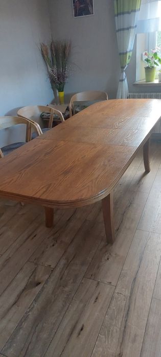 Stół i krzesła do jadalni,
