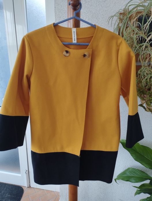 Casaco amarelo e preto Novo
