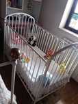 Cama de bebé nova com colchão