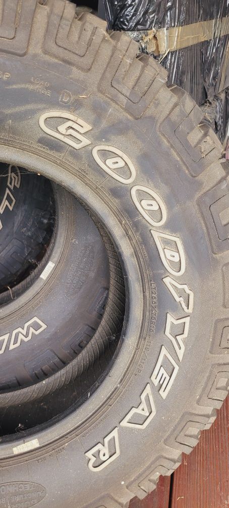 Good Year Wrangler MT/R 265/75/16