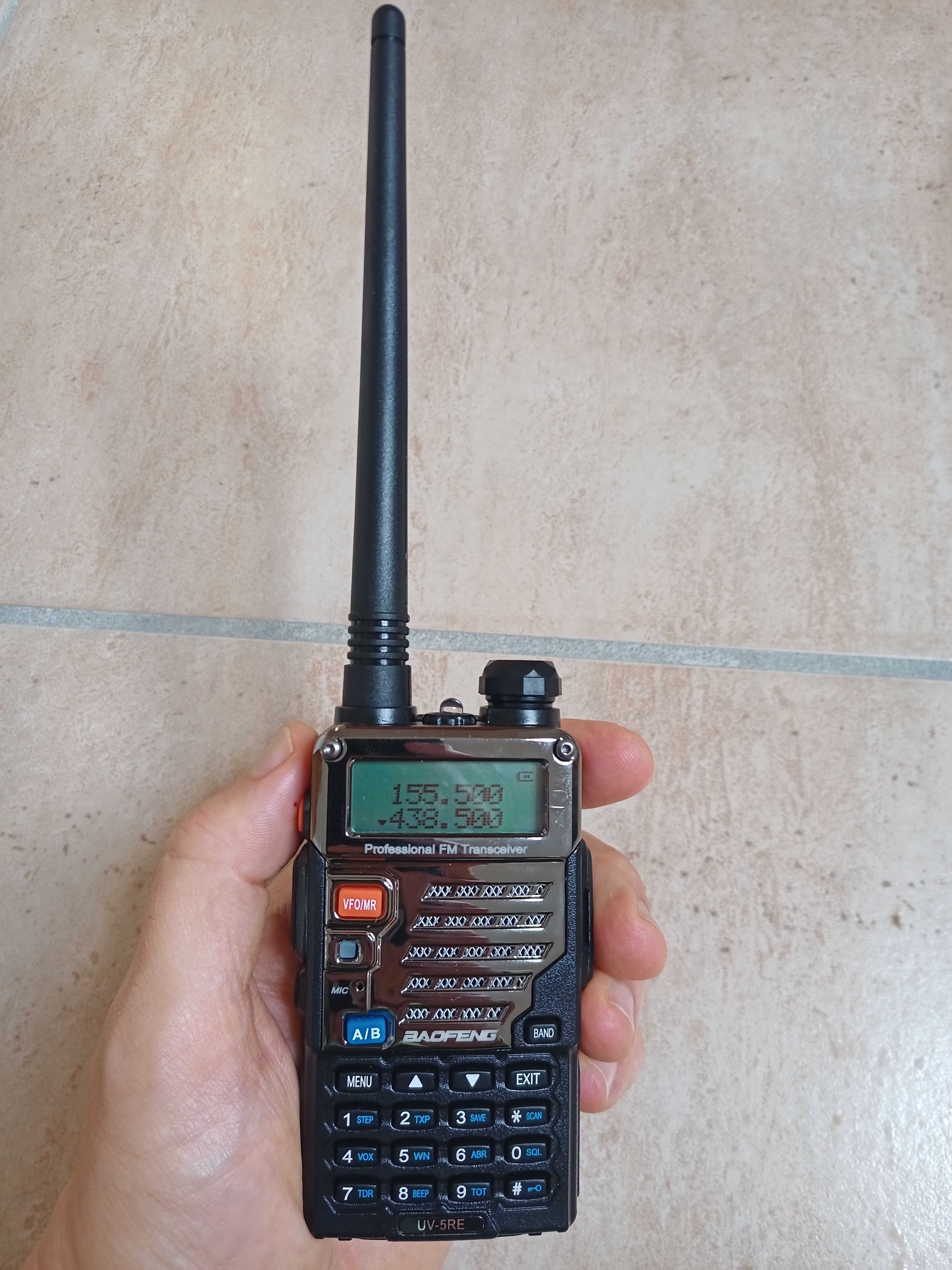 Rádio transmissor Baofeng UV-5RE Novo.