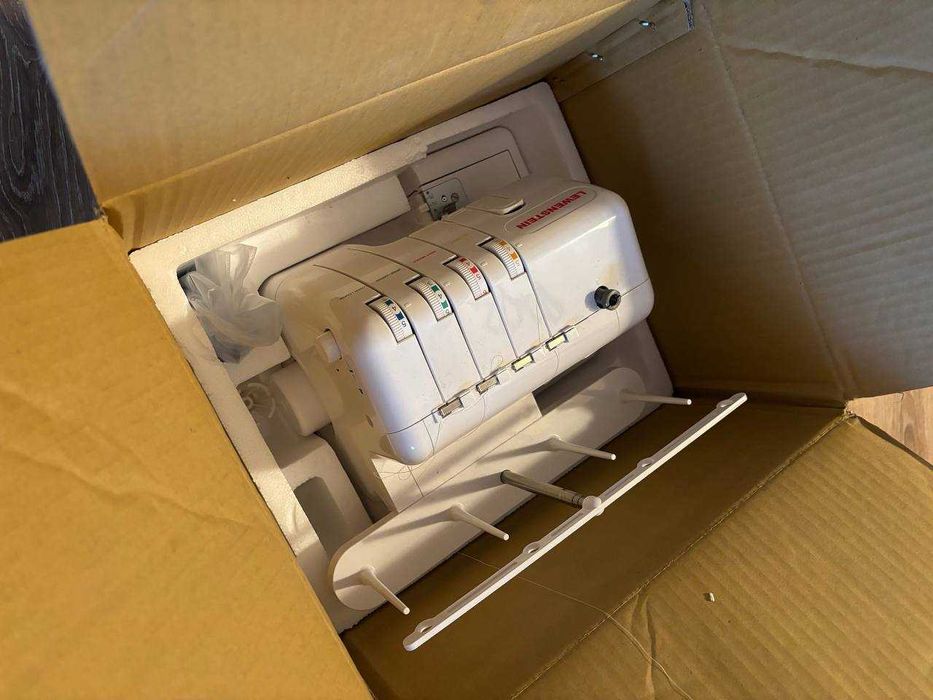 Maszyna do szycia owerlok Lewenstein multilock 700de