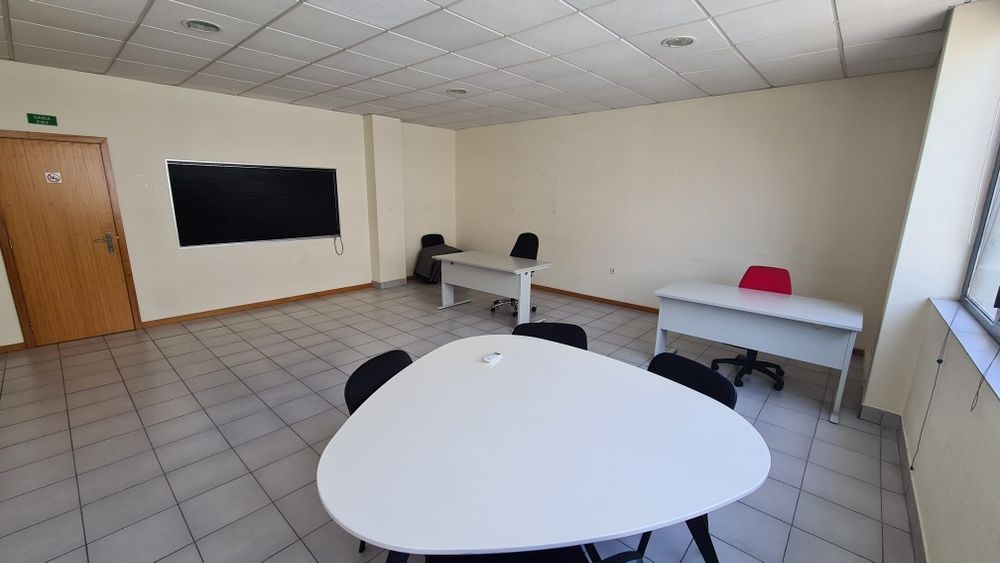 Escritório com 40m2 - Av. Fernão Magalhães- Porto