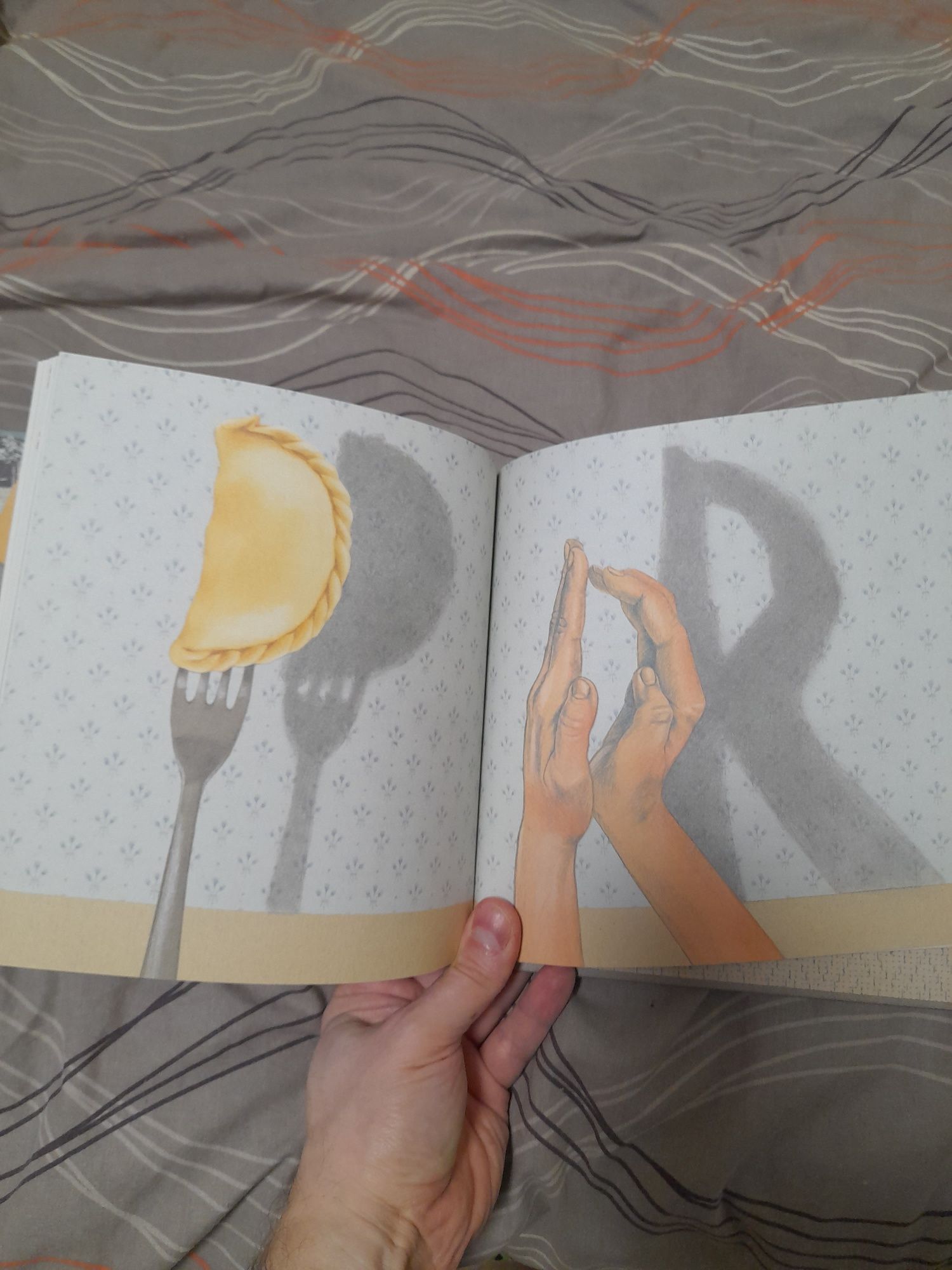 Детская книга с потрясающим иллюстрациями. На польском.