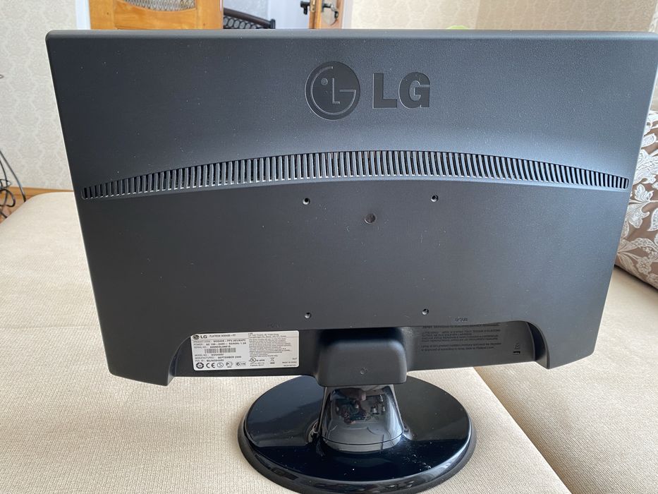 Монітор LG W2043SV