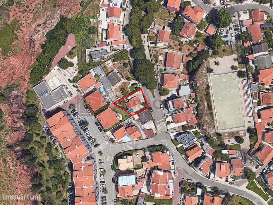 Vende-se lote com 323 m2 para construção em Caxias