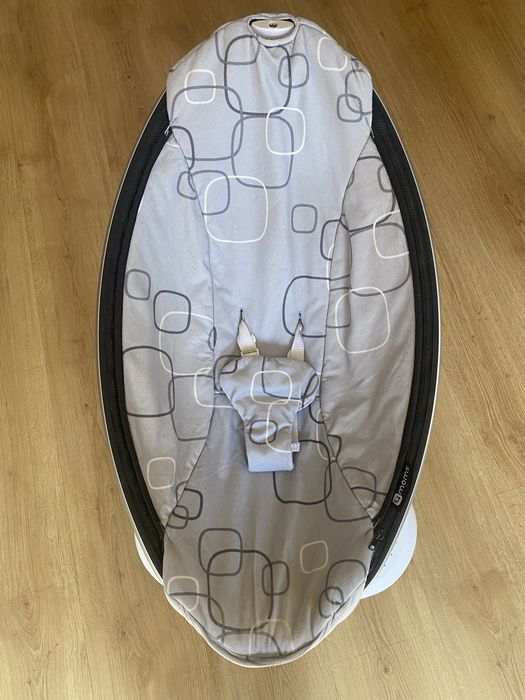 Заколисуючий центр крісло-гойдалка 4MOMS mamaRoo 4.0
