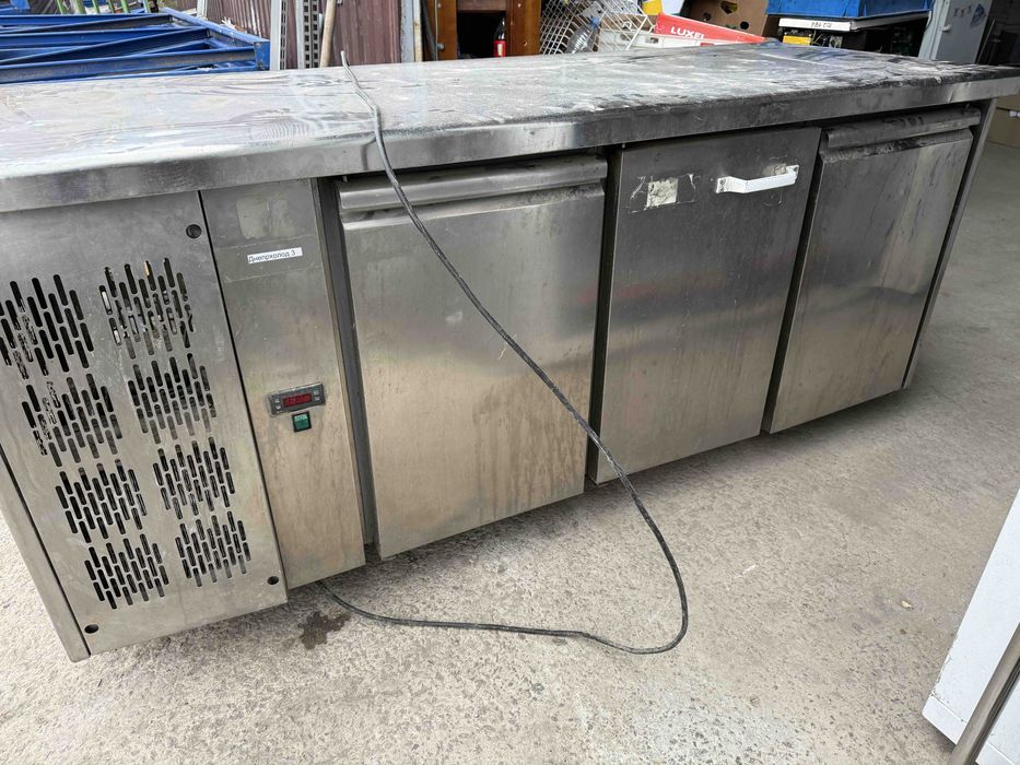 Холодильный стол 1,87 м из нержавейки, 3 двери