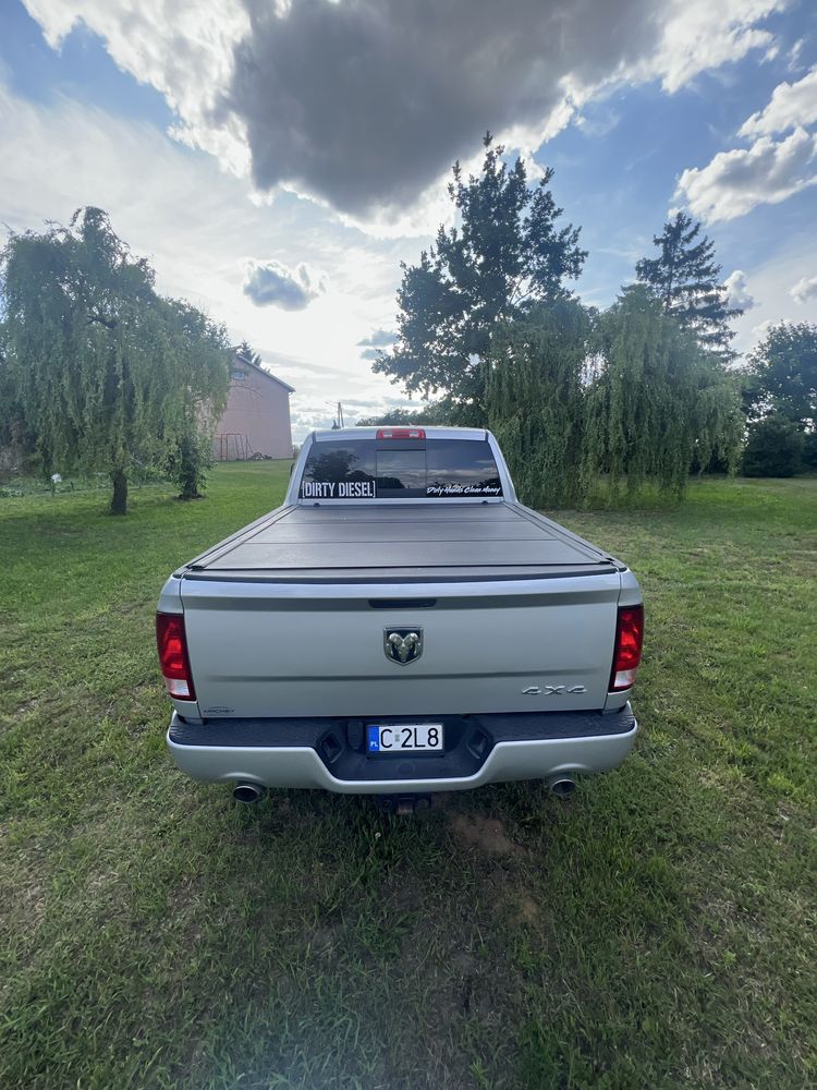 Dodge RAM 1500 4x4 pickup 2015r