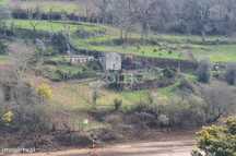 Terreno rústico c/1050m2 junto à barragem de Salamonde