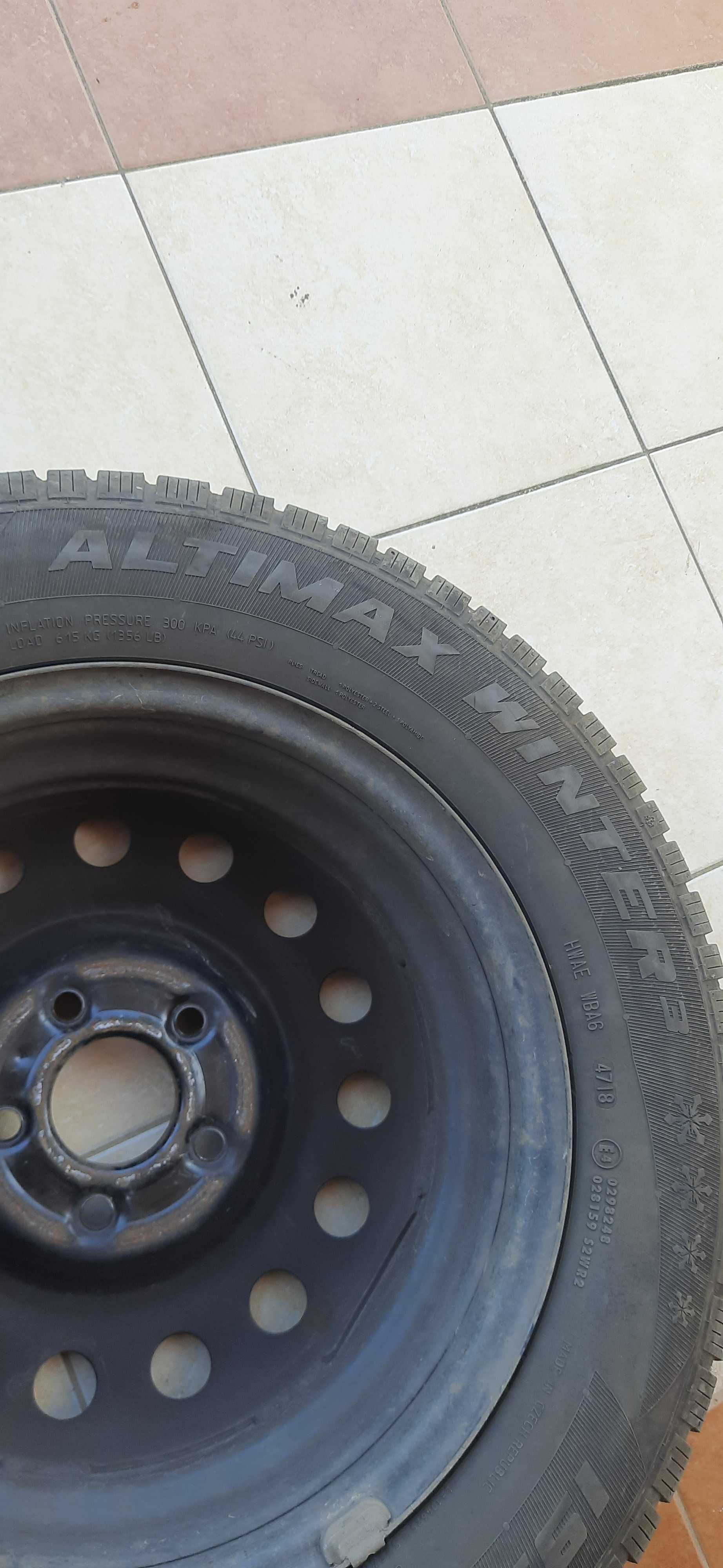 Продам зимні шини 195/65 R15 T