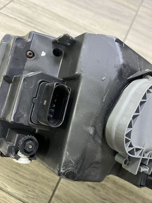 Фара ліва,права Volkswagen Transporter T5