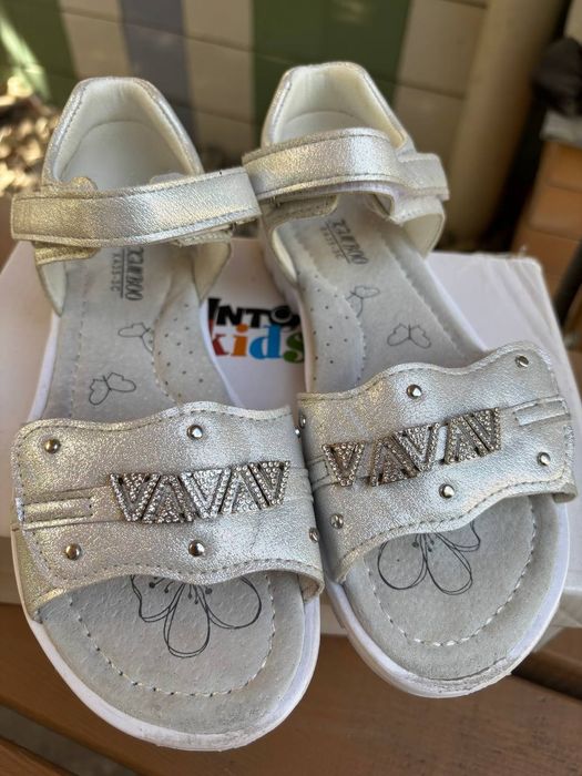 Босоніжки на дівчинку