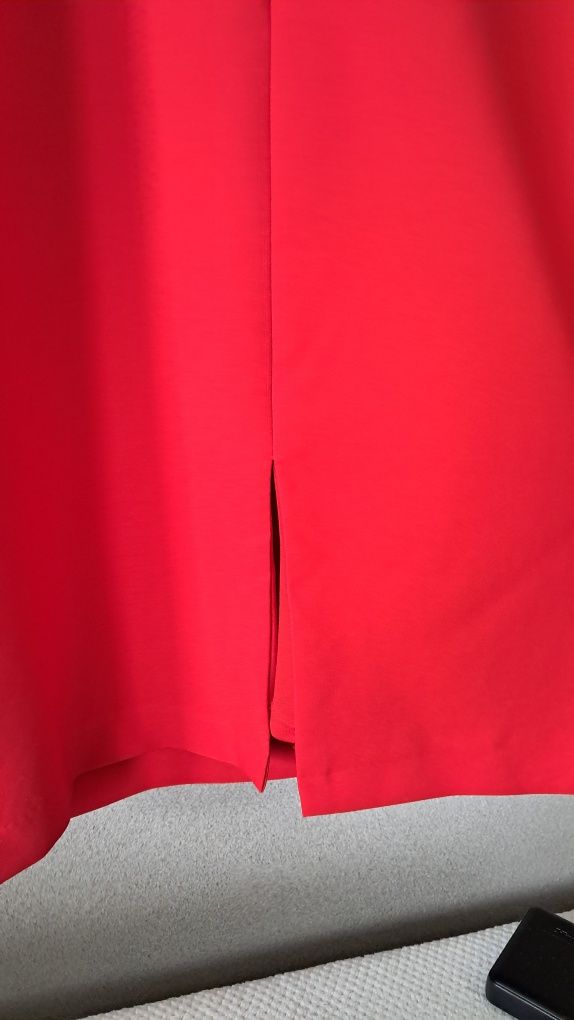 Zara czerwona sukienka za kolano L/40 falbana