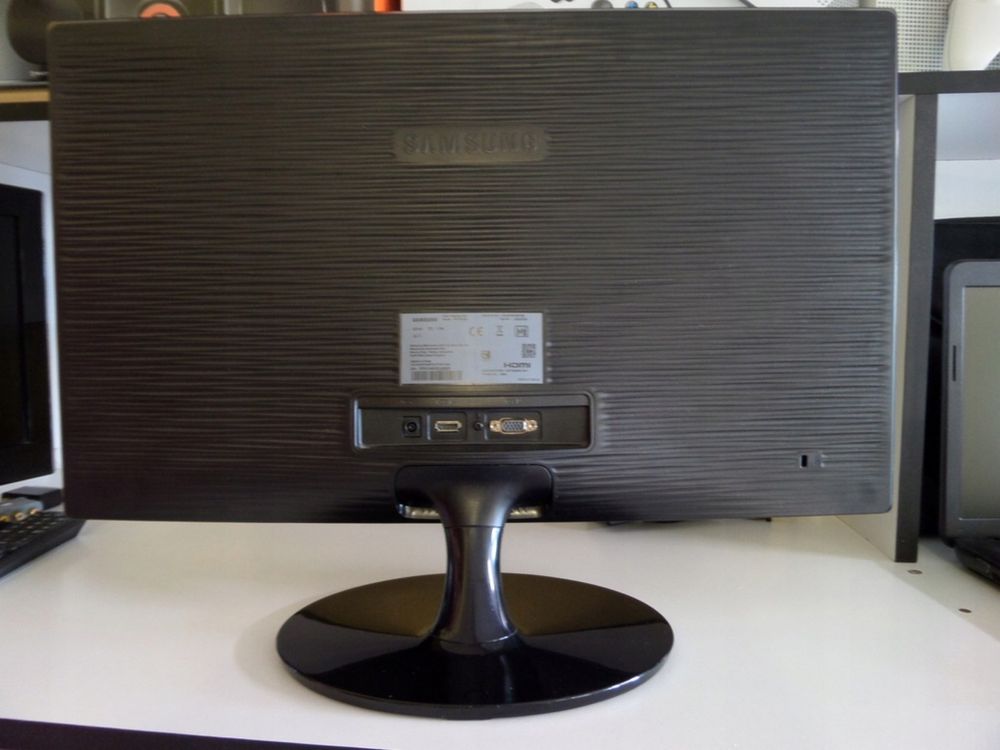 Monitor LED Samsung S24D330 24”