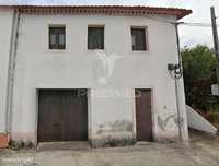 Moradia T2 para recuperar - Vila Moreira, Alcanena