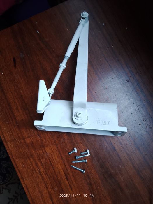 Доводчик дверной