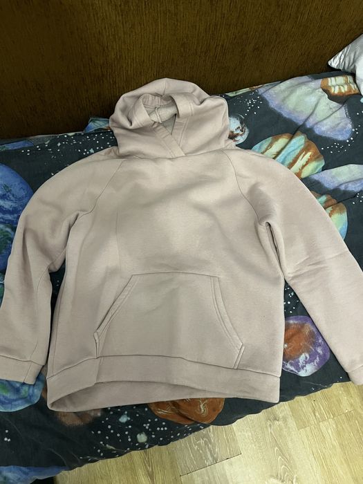 Одяг ношений ( кофта та джинси)