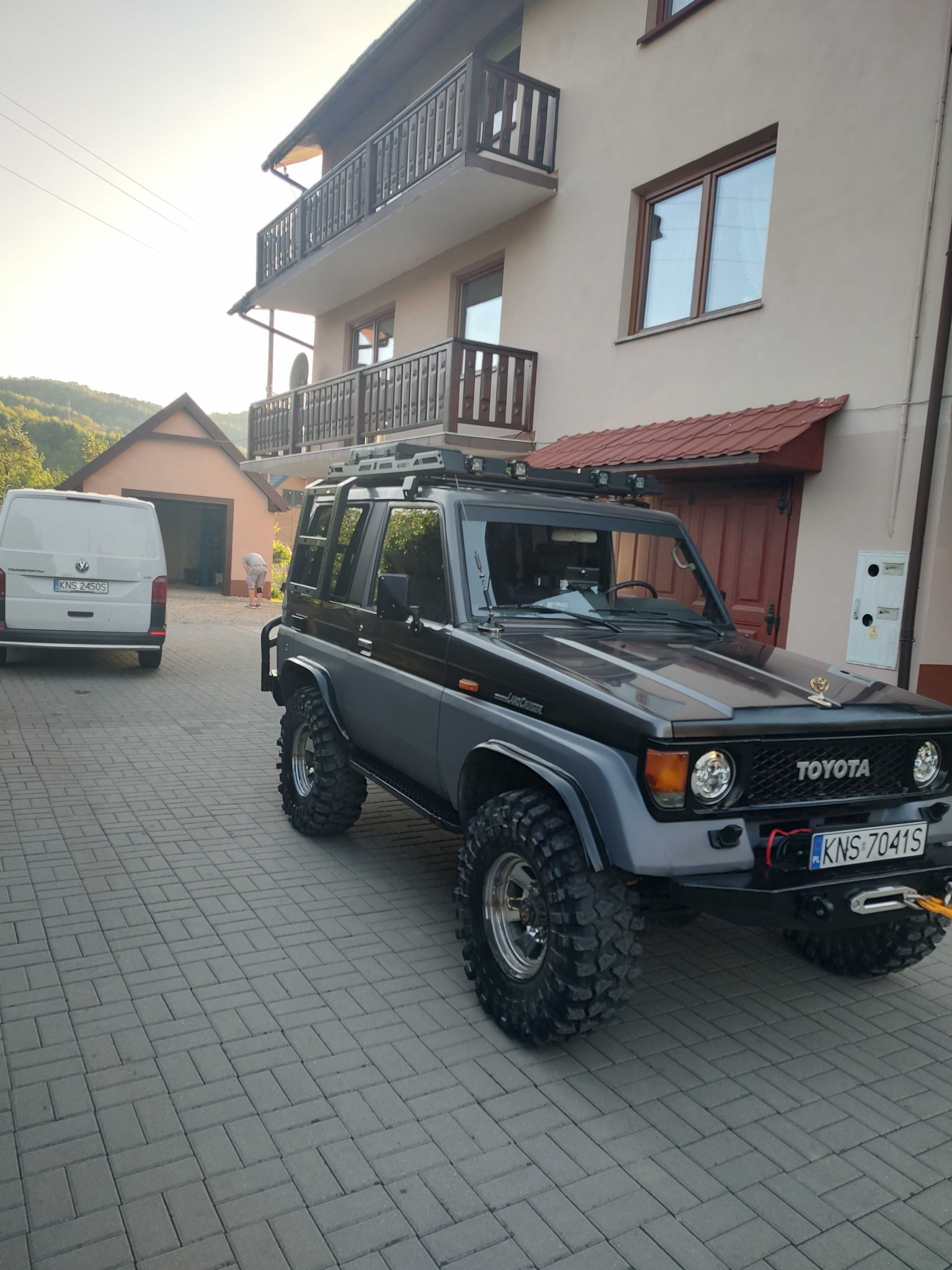 Toyta land cruiser