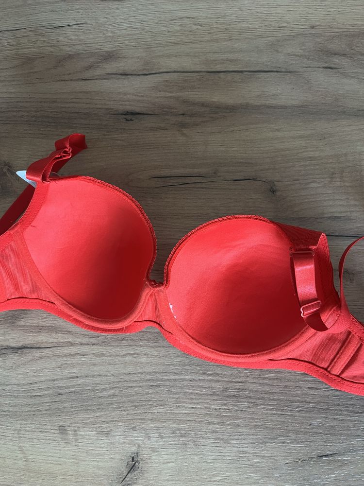 Nowy śliczny i sexowny czerwony biustonosz r.70D