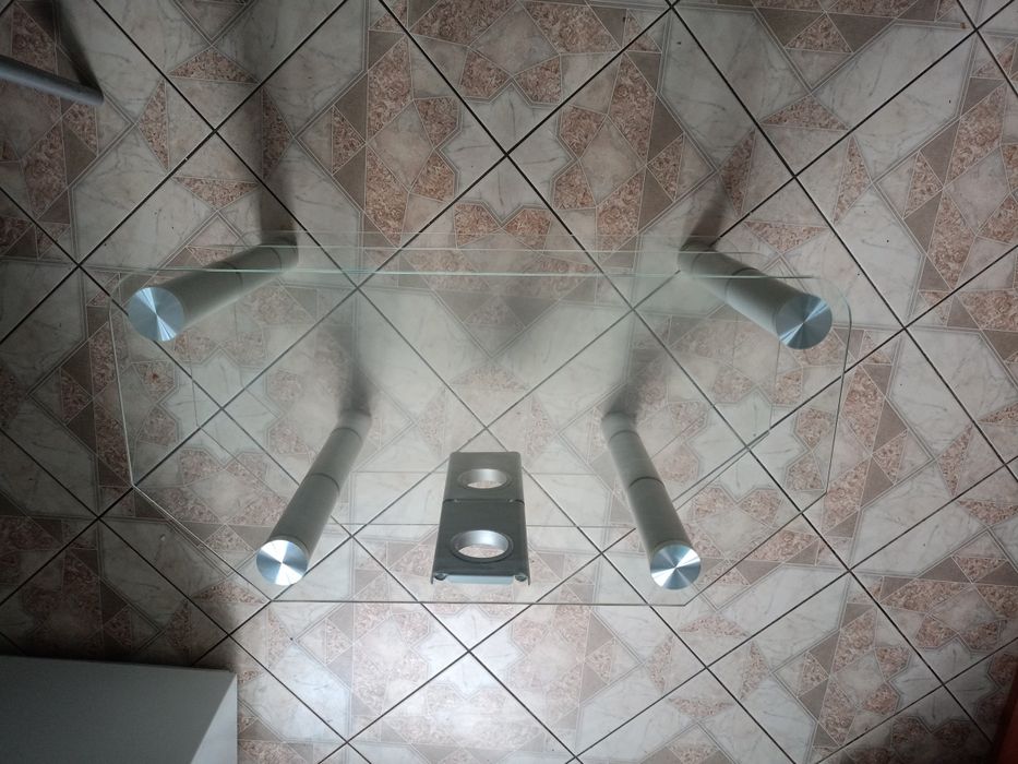 Stolik szklany pod telewizor