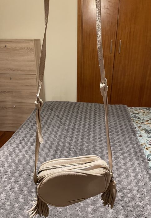 Mala tira colo pequena cor beije - Mango