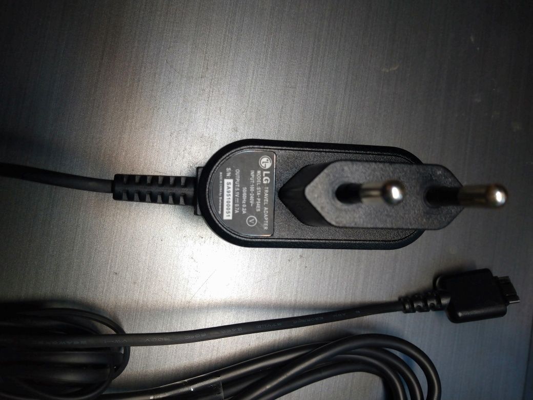 Ładowarka LG + kabel usb 5.1V 700mA