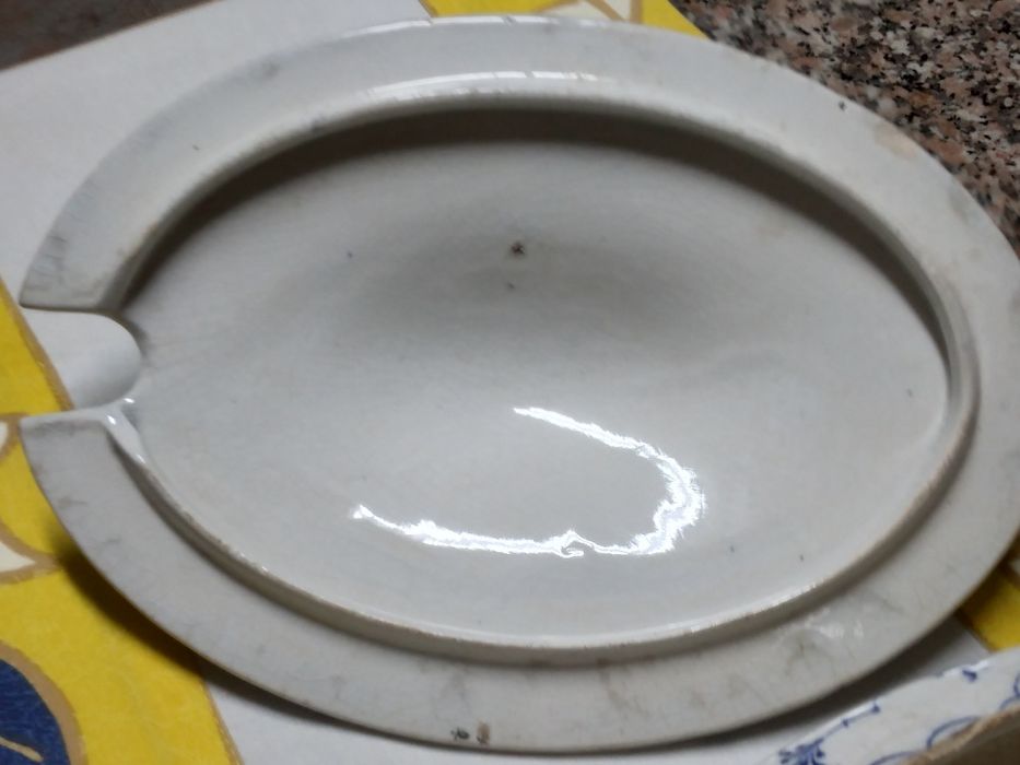 Terrina azul e branca anos 50 --mede 40cm