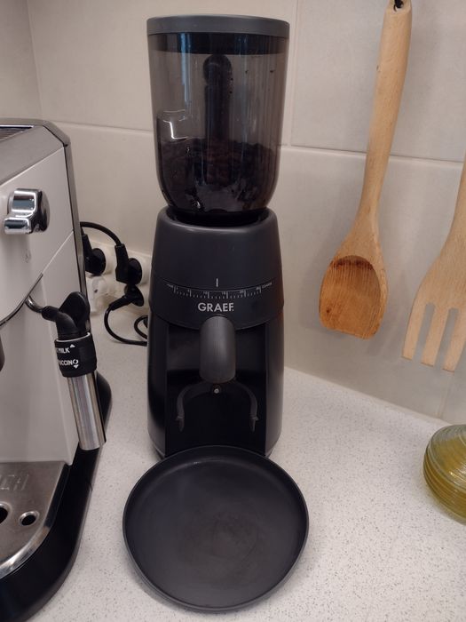 Ekspres do kawy De’Longhi EC 685 z młynkiem Graef CM 702